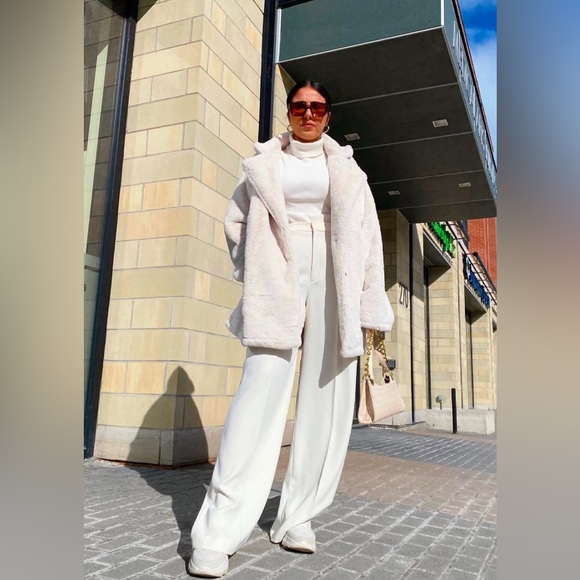 🛍️FAUX FUR JACKET WORN TWICE - Picture 3 of 6